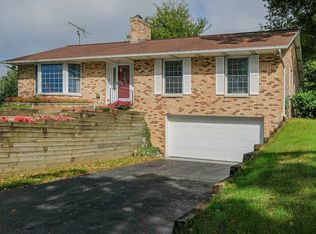 5302 Waldorf Rd, Delton, MI 49046