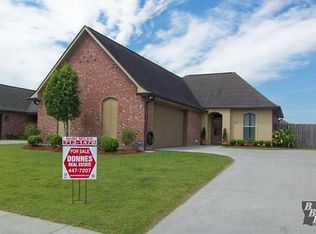 161 Lake Accardo Ave, Thibodaux, LA 70301