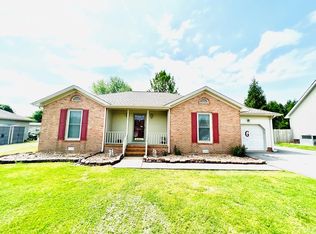 661 Hunters Ln, Hopkinsville, KY 42240