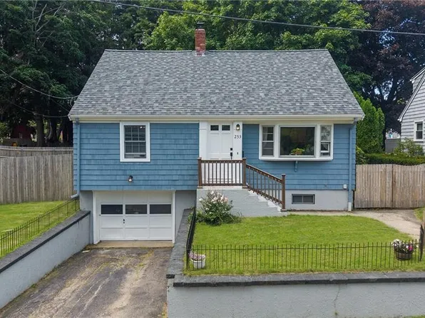 253 Arnold St, Riverside, RI 02915
