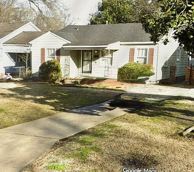 915 Catalpa St — Photo 2