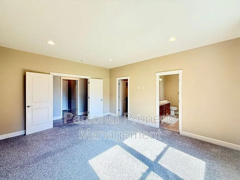14317 NE 40th Cir — Photo 18