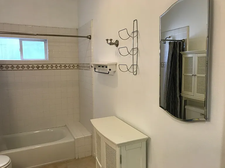11124 Burbank Blvd #201 — Photo 18