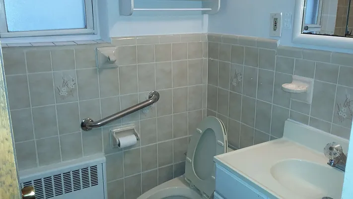 Rented by Halvatzis Realty | media 1