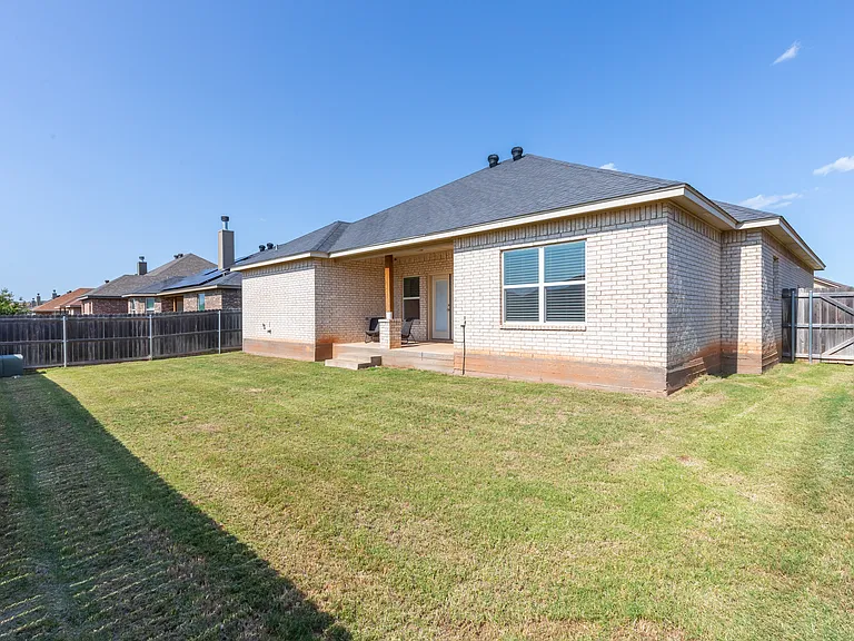 3126 Oakley St — Photo 31