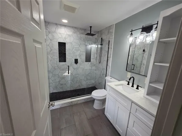 5285 E Holly Grove Rd, Thomasville, NC 27360