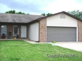 630 Oakbrook Ave, Chatham, IL 62629