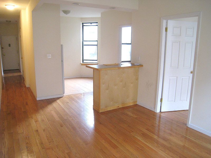 2nd image of 304 E 5th St APT 2B