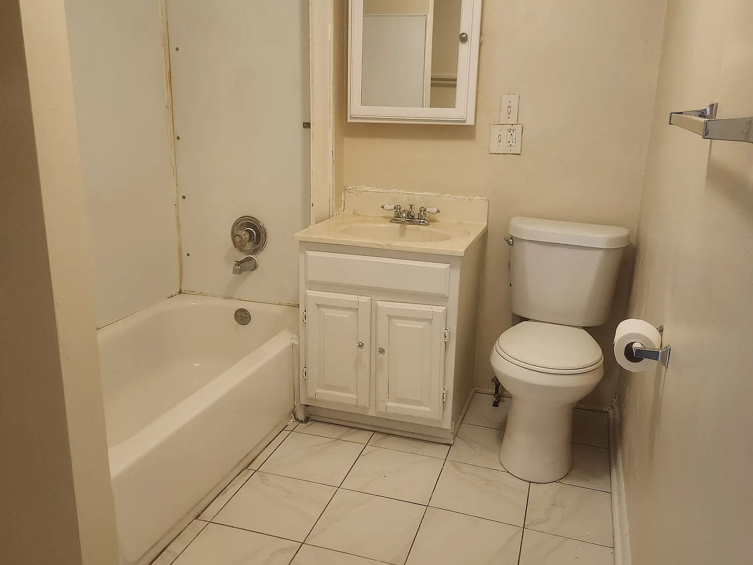 Camden - 735 — Photo 4