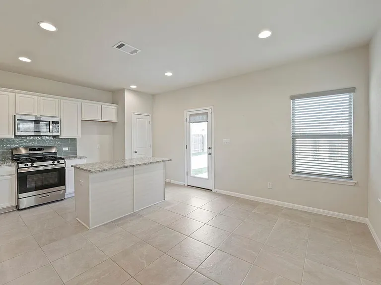202 Driftwood Ln — Photo 8
