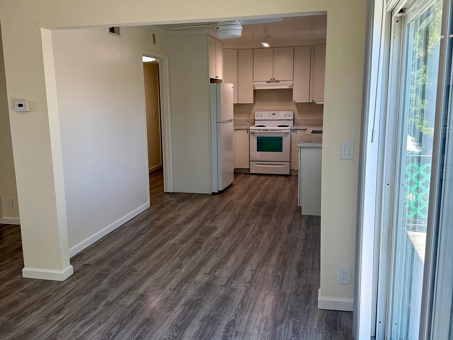 2 bed, 1000 sqft, $3,500 — Photo 4
