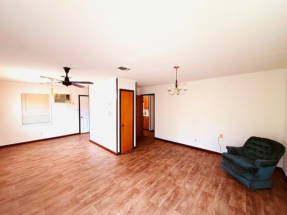 4th image of 710 W 9th St