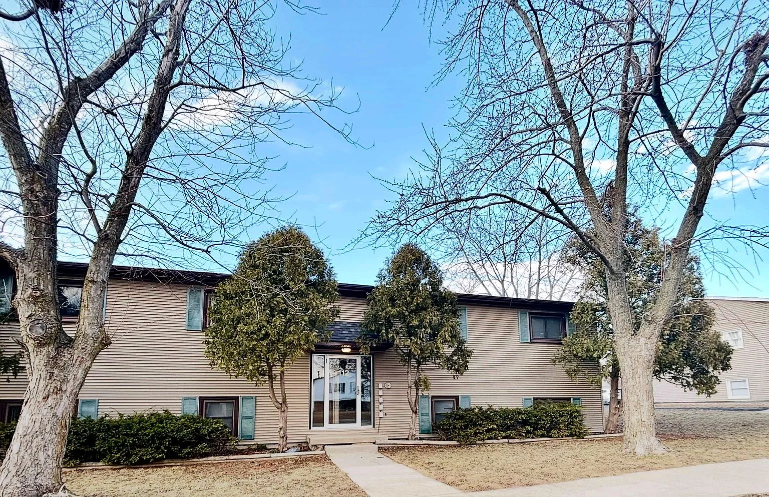 112 W. Raab Rd. — Photo 2