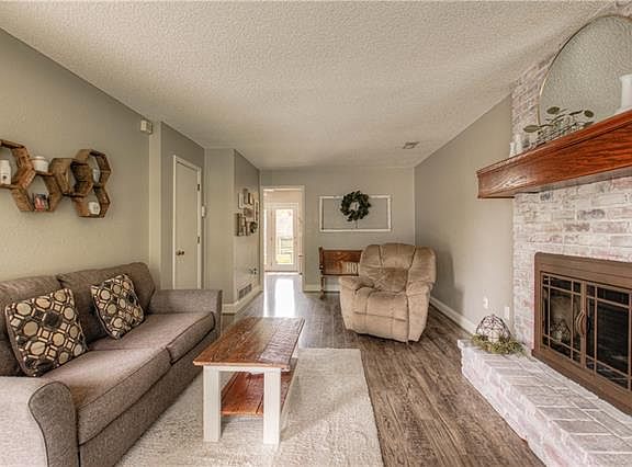 3rd image of 502 SW Parkwood Dr