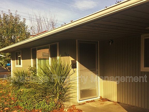 2nd image of 947 NW Fremont Ave