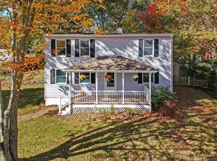 15 Massachusetts Rd, Oakdale, CT 06370