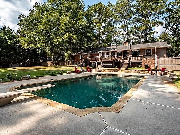 4th image of 3989 Grantland Dr