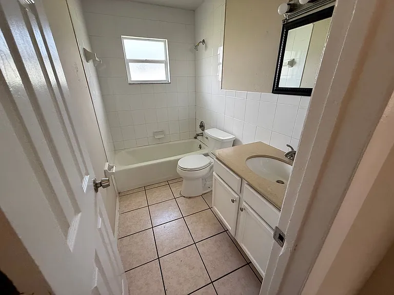 5645 6th Ave — Photo 7