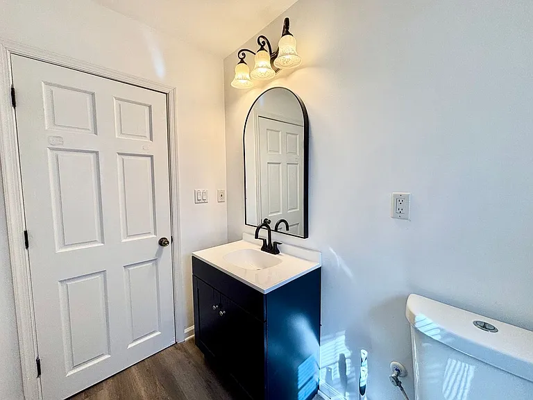 2841 Earlscourt Ave — Photo 14