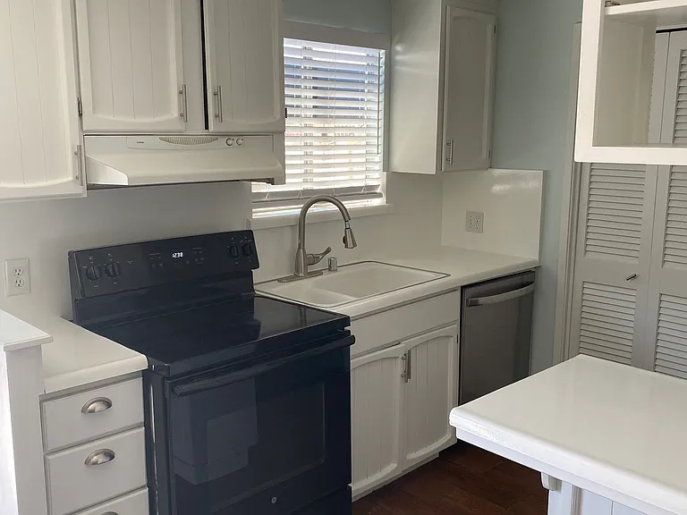 213 Starr Ave — Photo 6