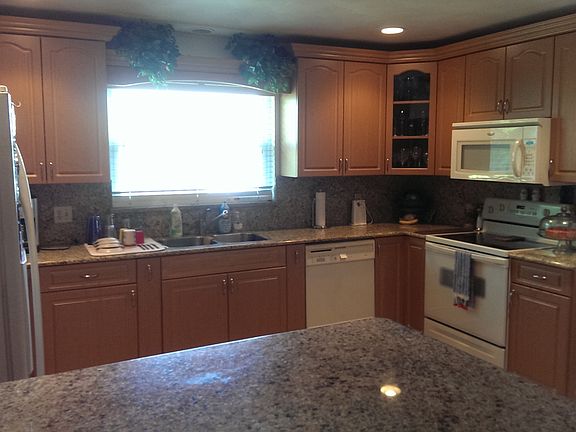 4th image of 117 NE Lima Ct