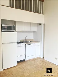 Rented by R New York