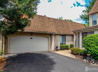 22 Carriage Pl, Edison, NJ 08820