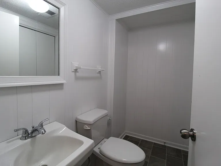 9913 Perry Dr — Photo 31