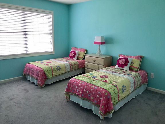 5th image of 66 Dutch Meadows Dr