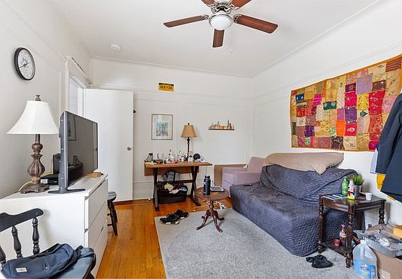 5th image of 49 Willow St APT 5D