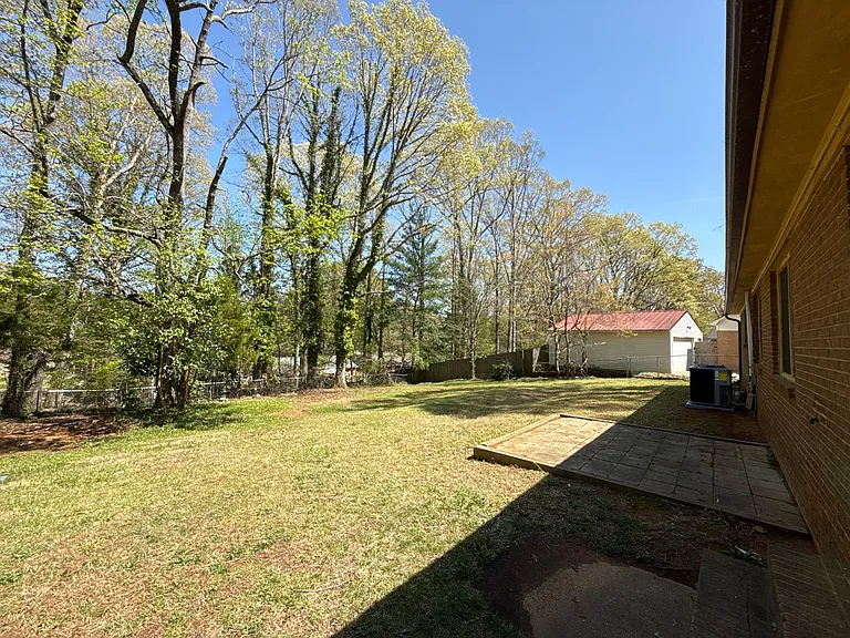 906 McLaughlin Dr — Photo 21