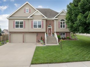 5602 Long View Dr, Saint Joseph, MO 64503