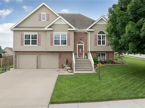 5602 Long View Dr, Saint Joseph, MO 64503