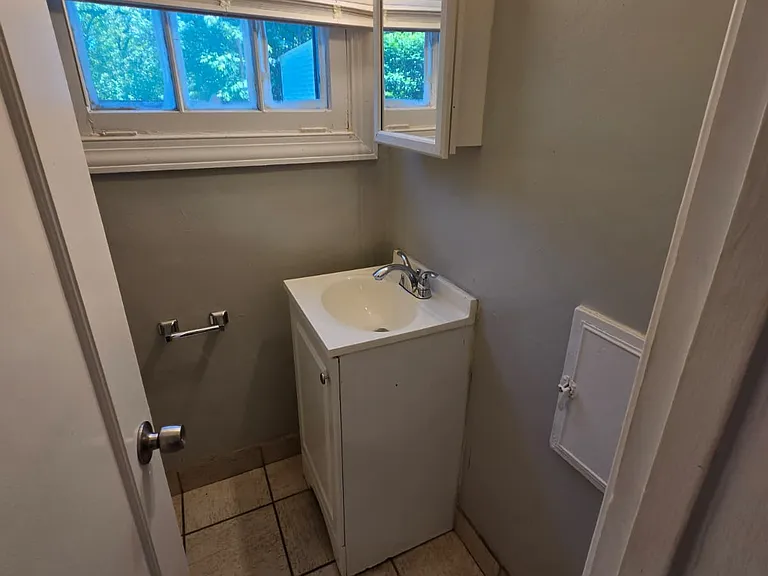 1405 Villa Dr — Photo 9