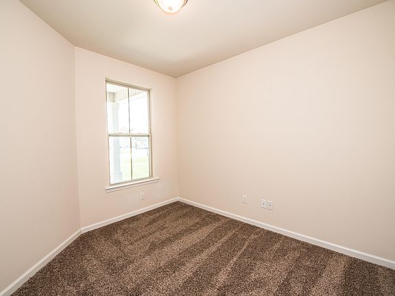 5th image of 213 Saddle Crest Dr