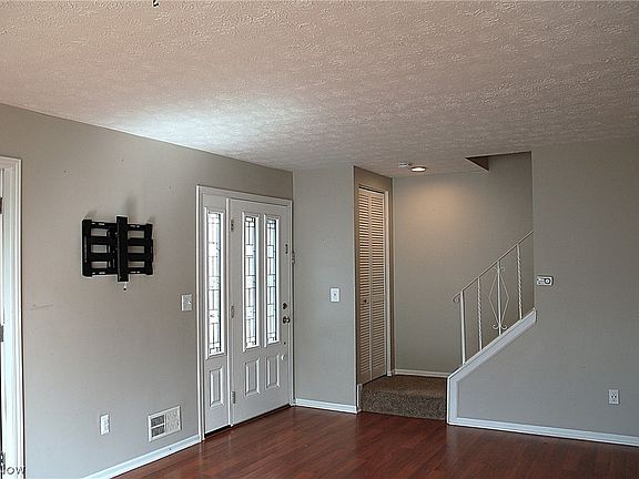 4th image of 8867 Holly Ln