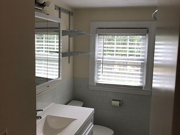 4th image of 10 Yale Ave Floor 1
