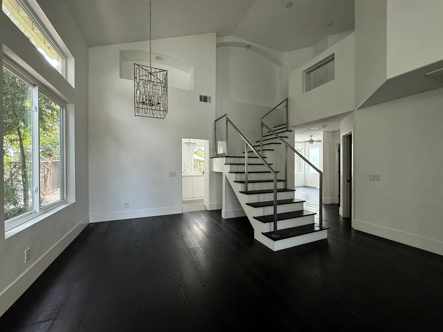 4 bed, 2081 sqft, $5,200 — Photo 4