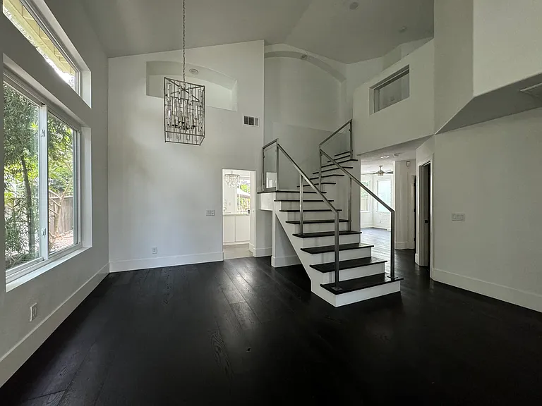 28 Deerwood — Photo 4