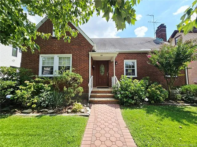 1 bed, 1.0 bath, 1588 sqft, $2,600 — Photo 1