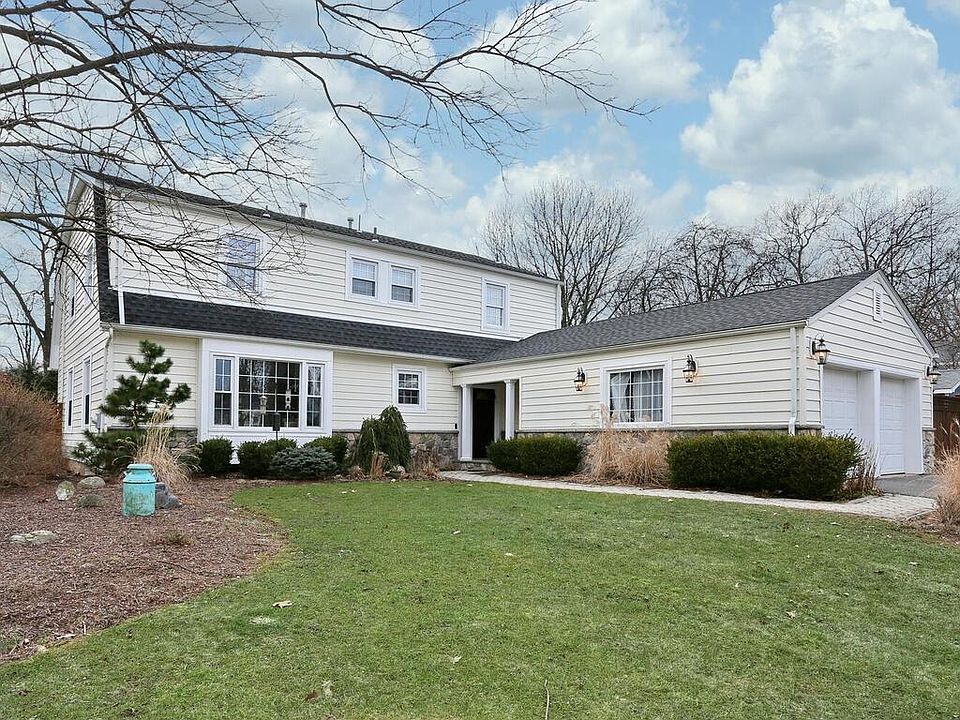 1st image of 25 Yorkshire Drive