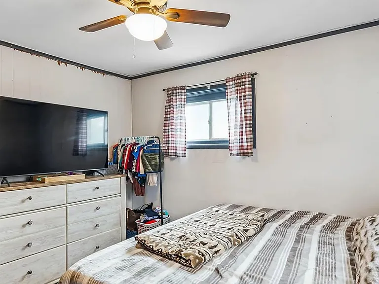 327 Franconia Ave — Photo 8