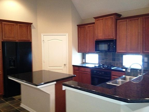 Kitchen (fridge stays)