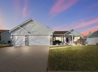 2714 Post Meadows Dr, O'Fallon, MO 63368