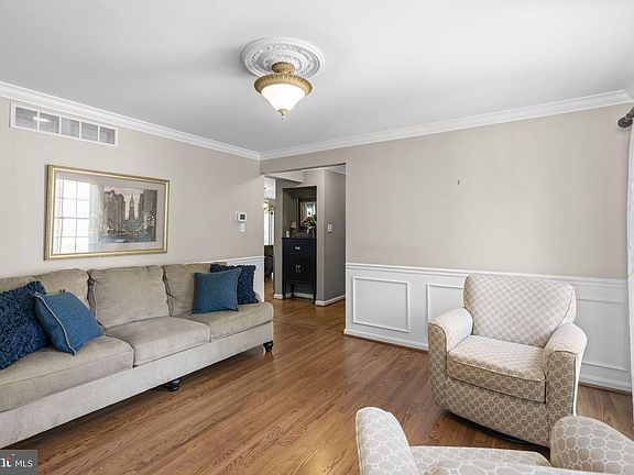 3rd image of 2877 Thornbrook Rd