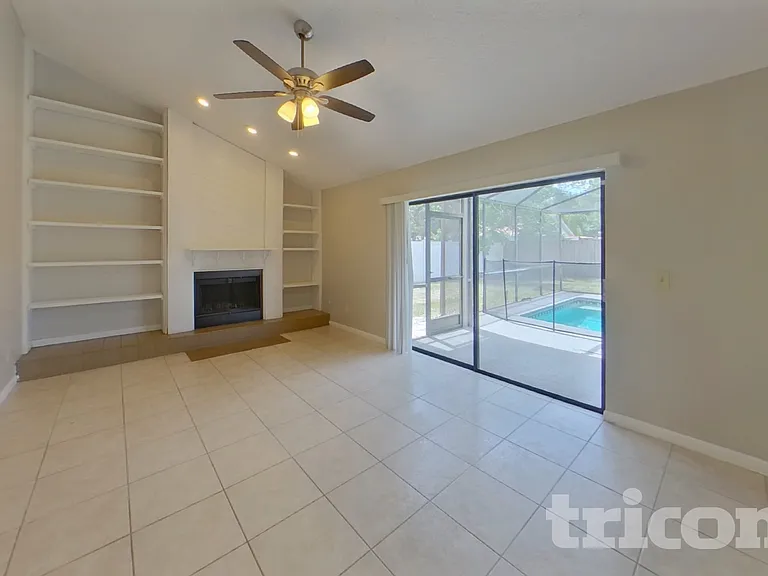 1422 Mistyglen Ln — Photo 3