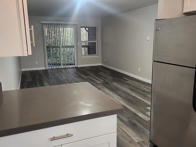 12526 Meridian Ave S #4 — Photo 2