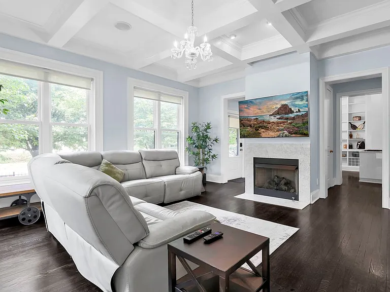 1000 Neil Ave — Photo 4