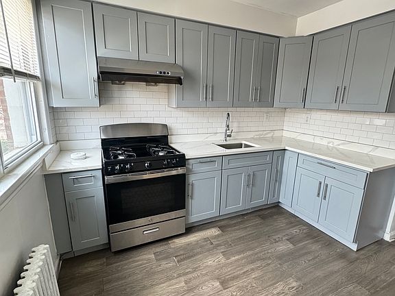 3rd image of 24 Hodges Pl #2
