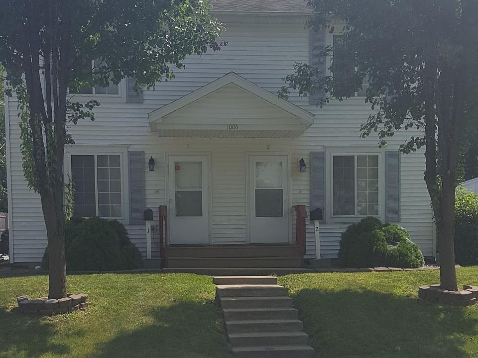 2 Bedroom 1.5 bath duplex in an established neighborhood